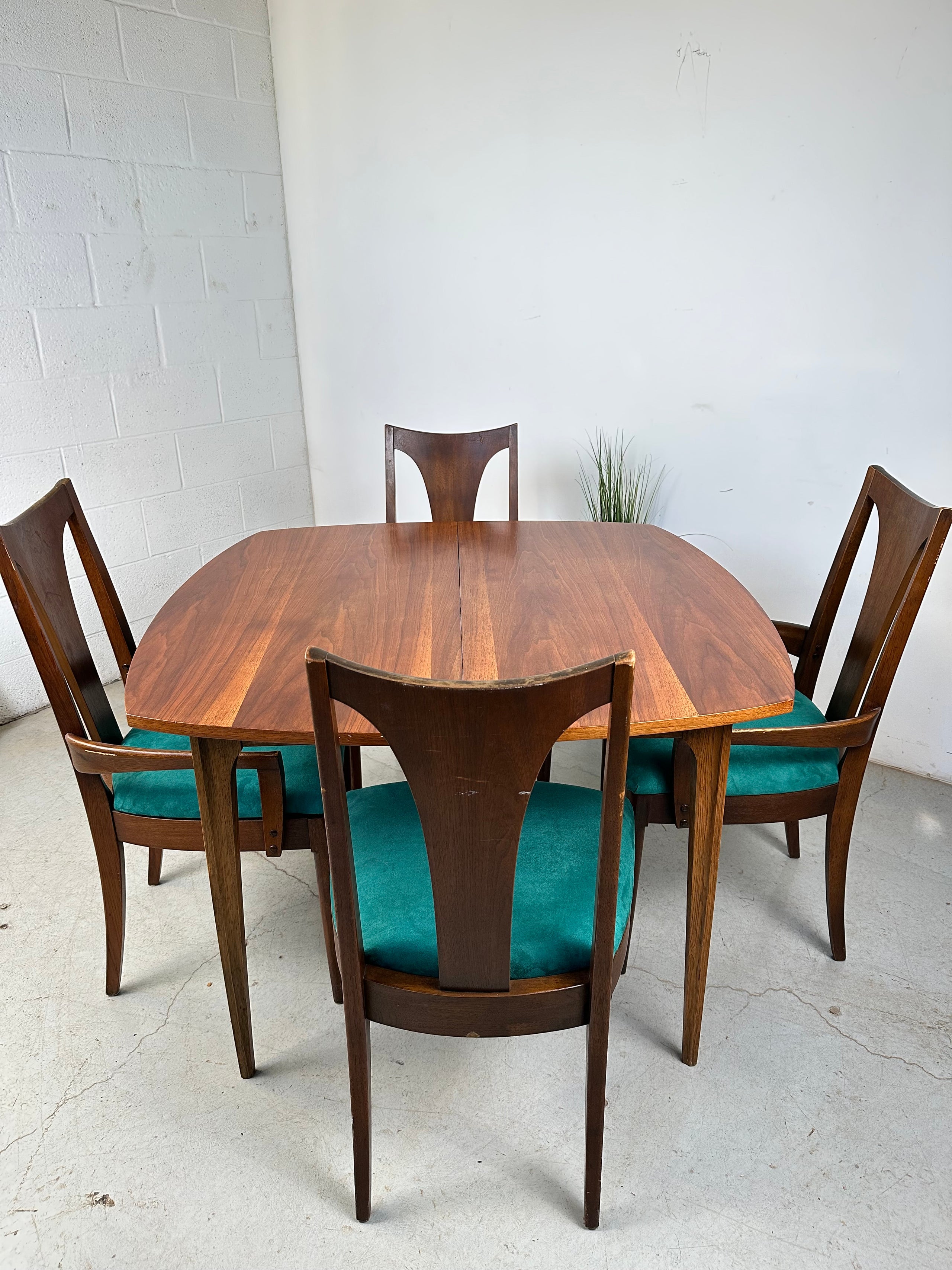 Broyhill brasilia dining table discount