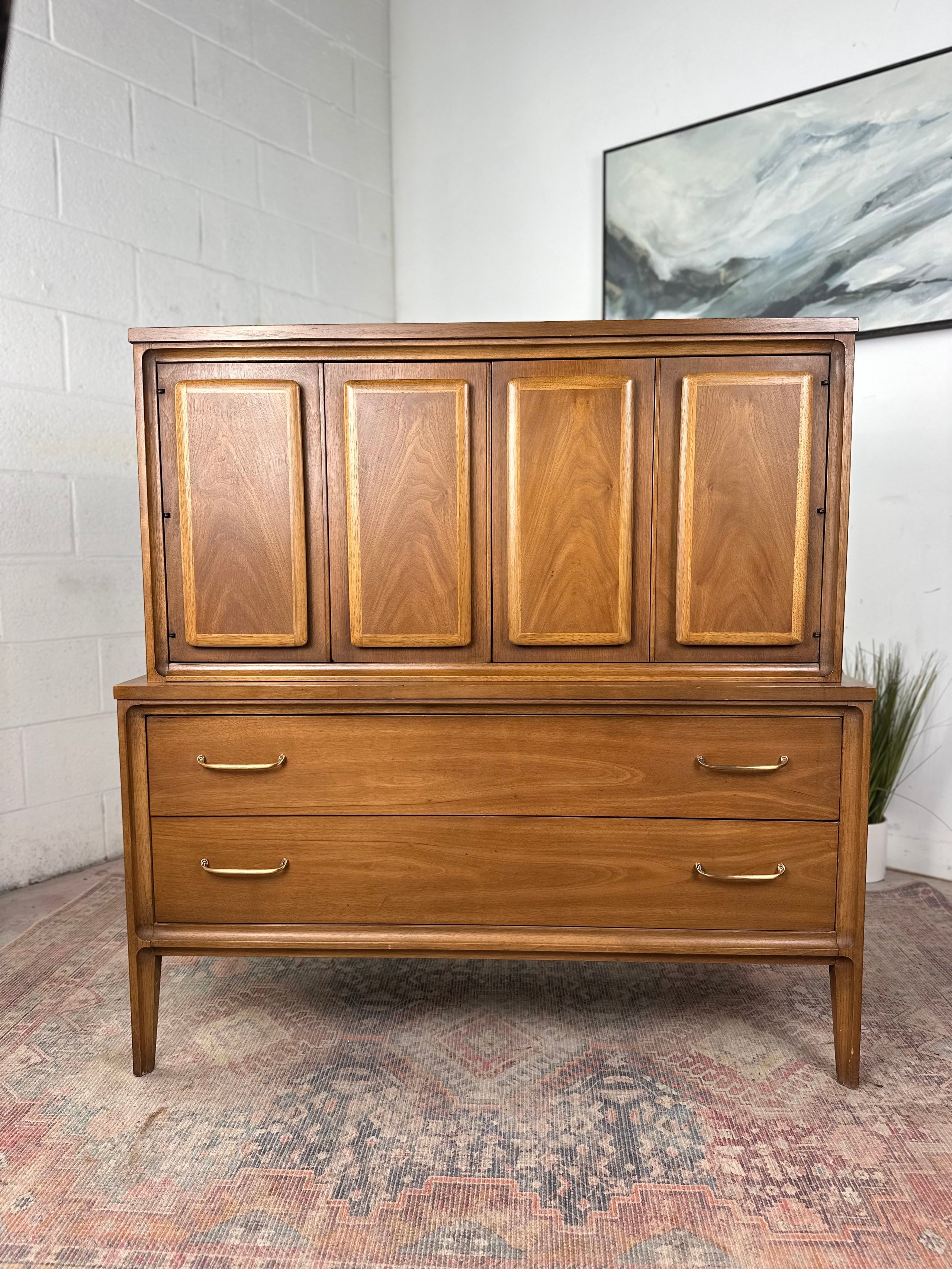 Broyhill gentleman's chest discount